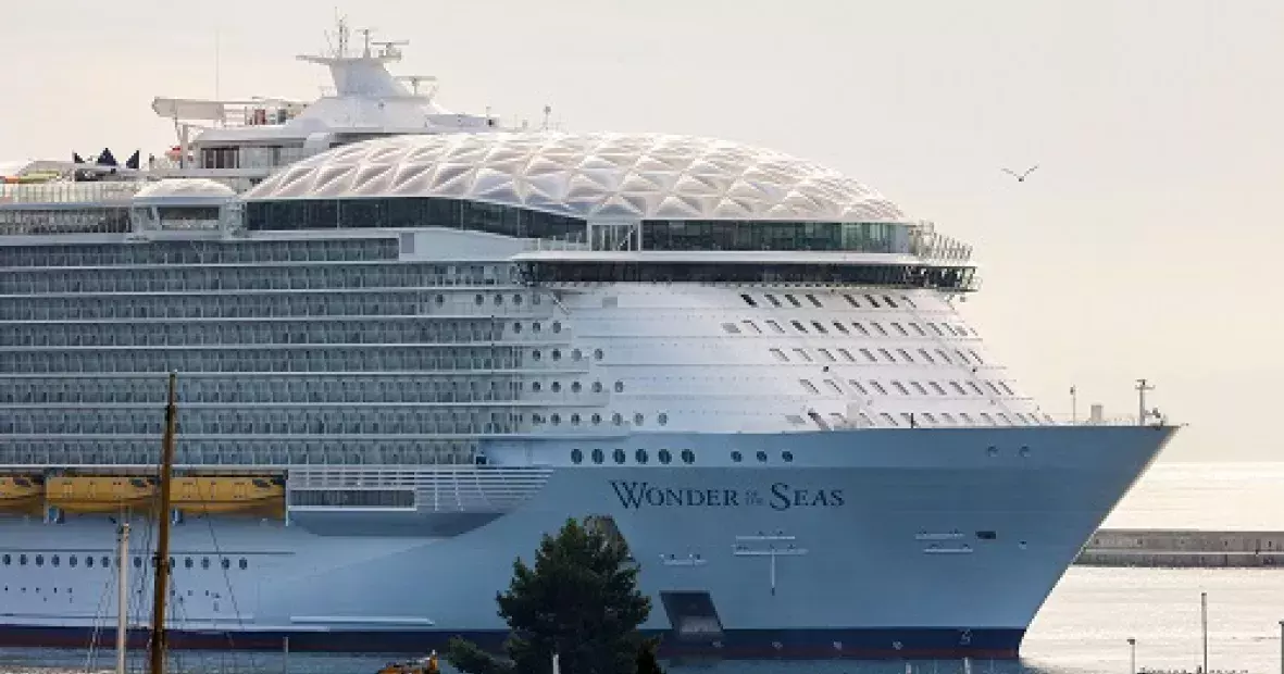 その他 Big Ships: Luxury Liner Cruising in Canada [DVD] Billionaire Richard Branson launches a luxury, adults-only